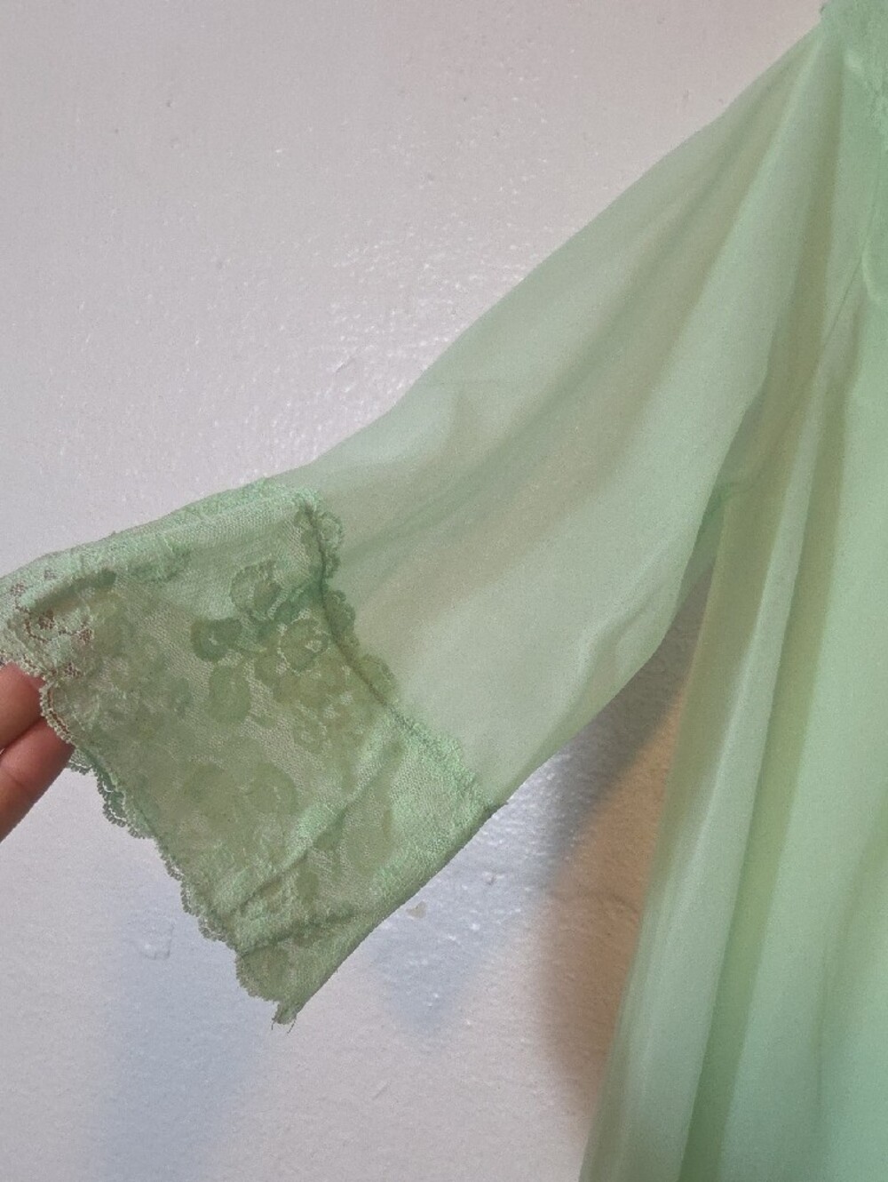 Women's Sheer Lace-Trim Nightgown in Mint Green Size Medium Robe 1950s - Picture 2 of 9